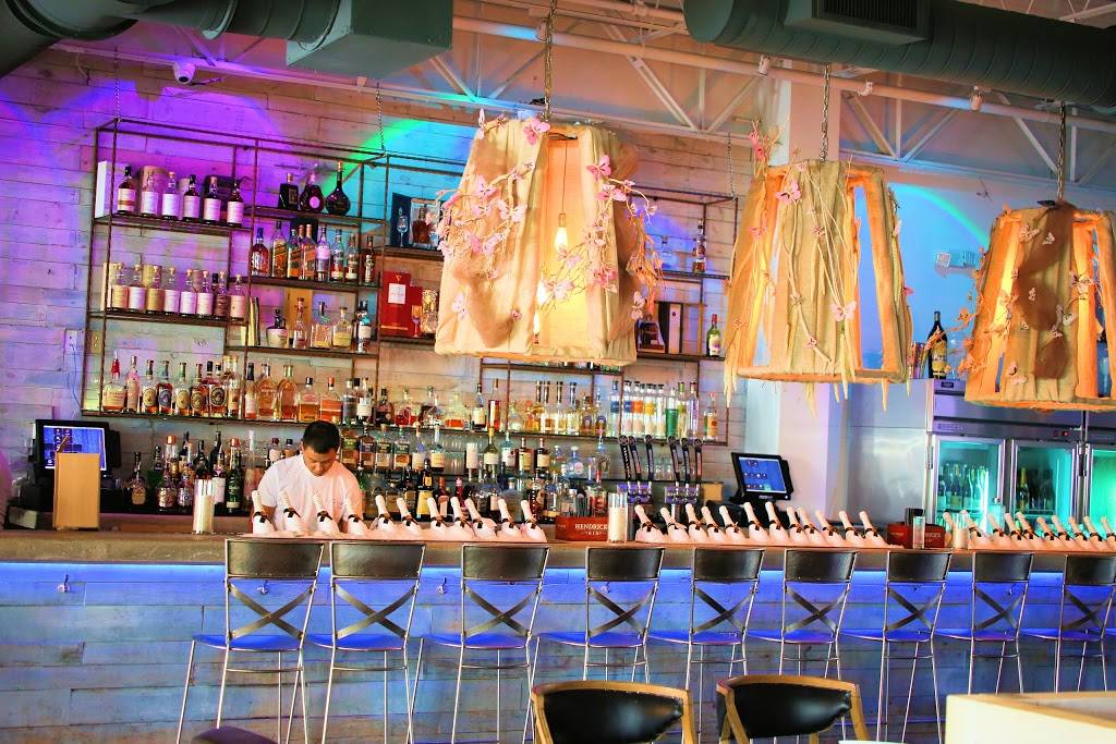 Lique Miami Waterfront Restaurant and Lounge | night club | 3957 NE 163rd St, North Miami Beach, FL 33160, USA | 3057052425 OR +1 305-705-2425