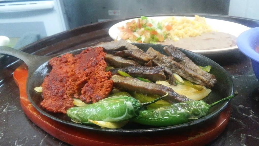 MKZ Mexican Grill | restaurant | 145 Lyon St, Notasulga, AL 36866, USA | 3342571019 OR +1 334-257-1019