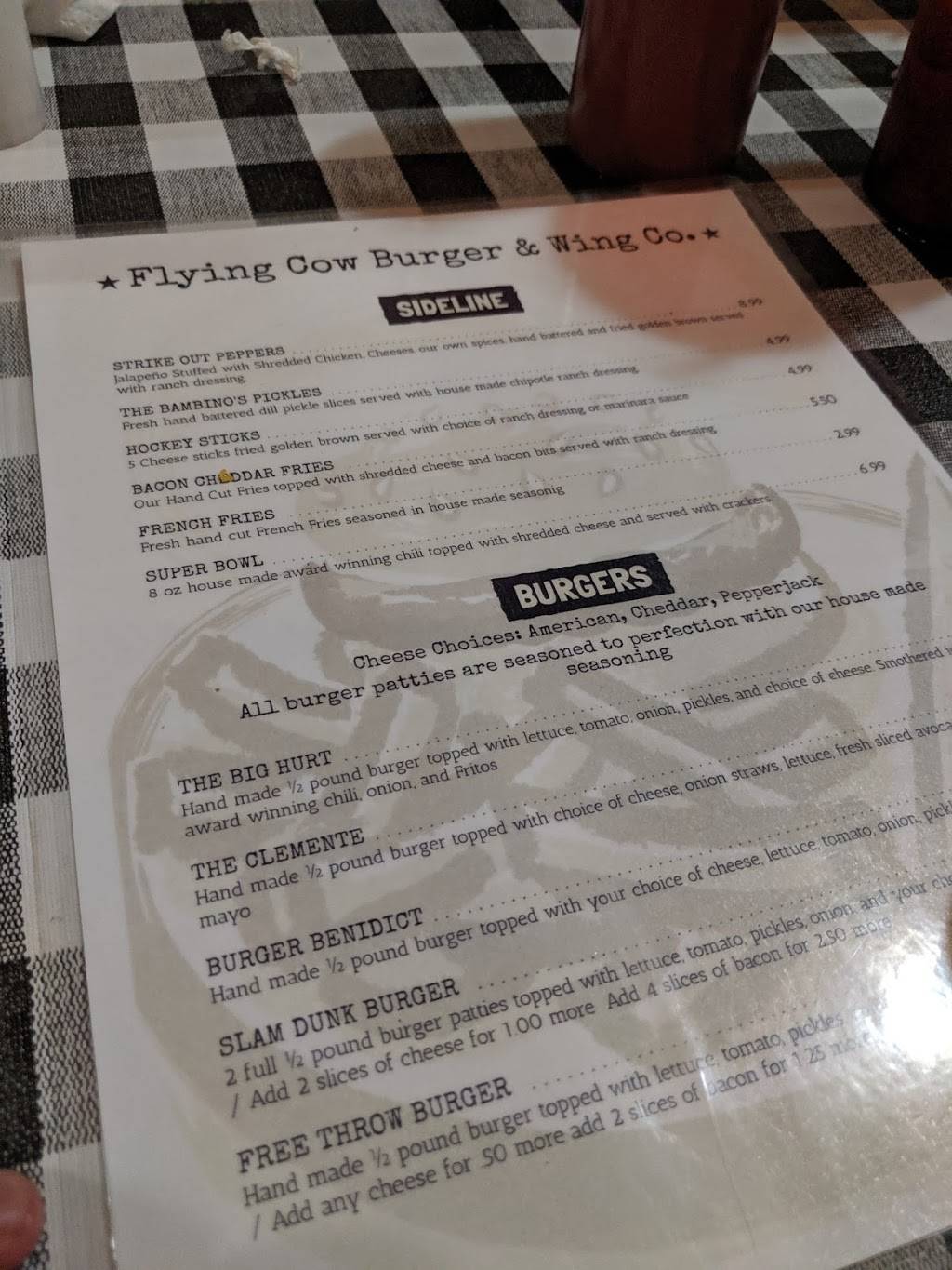 Flying Cow Burger &Wing Co. | restaurant | 120 Jefferson St, Pittsburg, TX 75686, USA | 9032437996 OR +1 903-243-7996