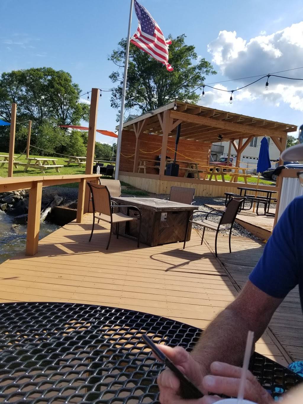 The Boat House on Lake Tillery | restaurant | 712 Berry Hill Dr, Norwood, NC 28128, USA | 7044740312 OR +1 704-474-0312