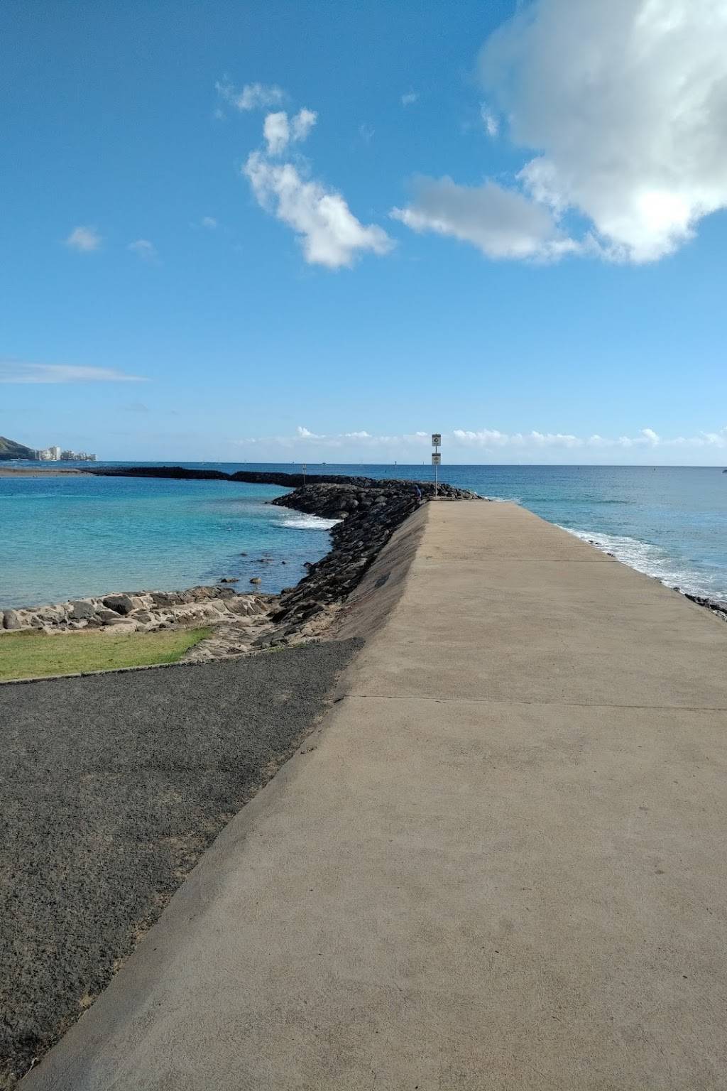Gilligans Beach Shack | restaurant | Duke Kahanamoku Lagoon, Honolulu, HI 96815, USA | 8089279869 OR +1 808-927-9869
