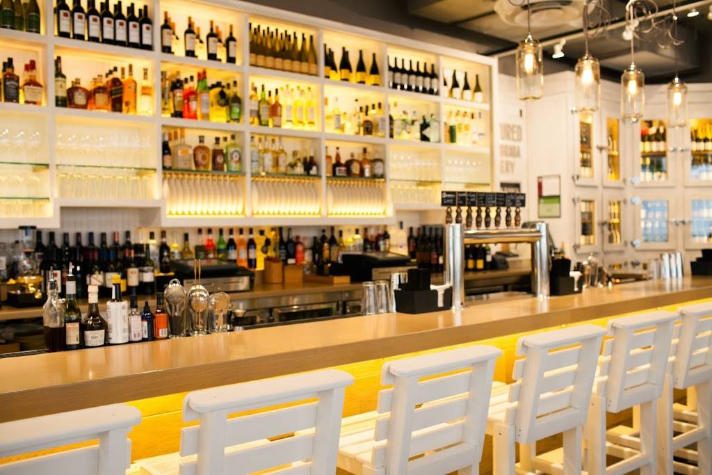 Summer House Santa Monica | restaurant | 1954 N Halsted St, Chicago, IL 60614, USA | 7736344100 OR +1 773-634-4100