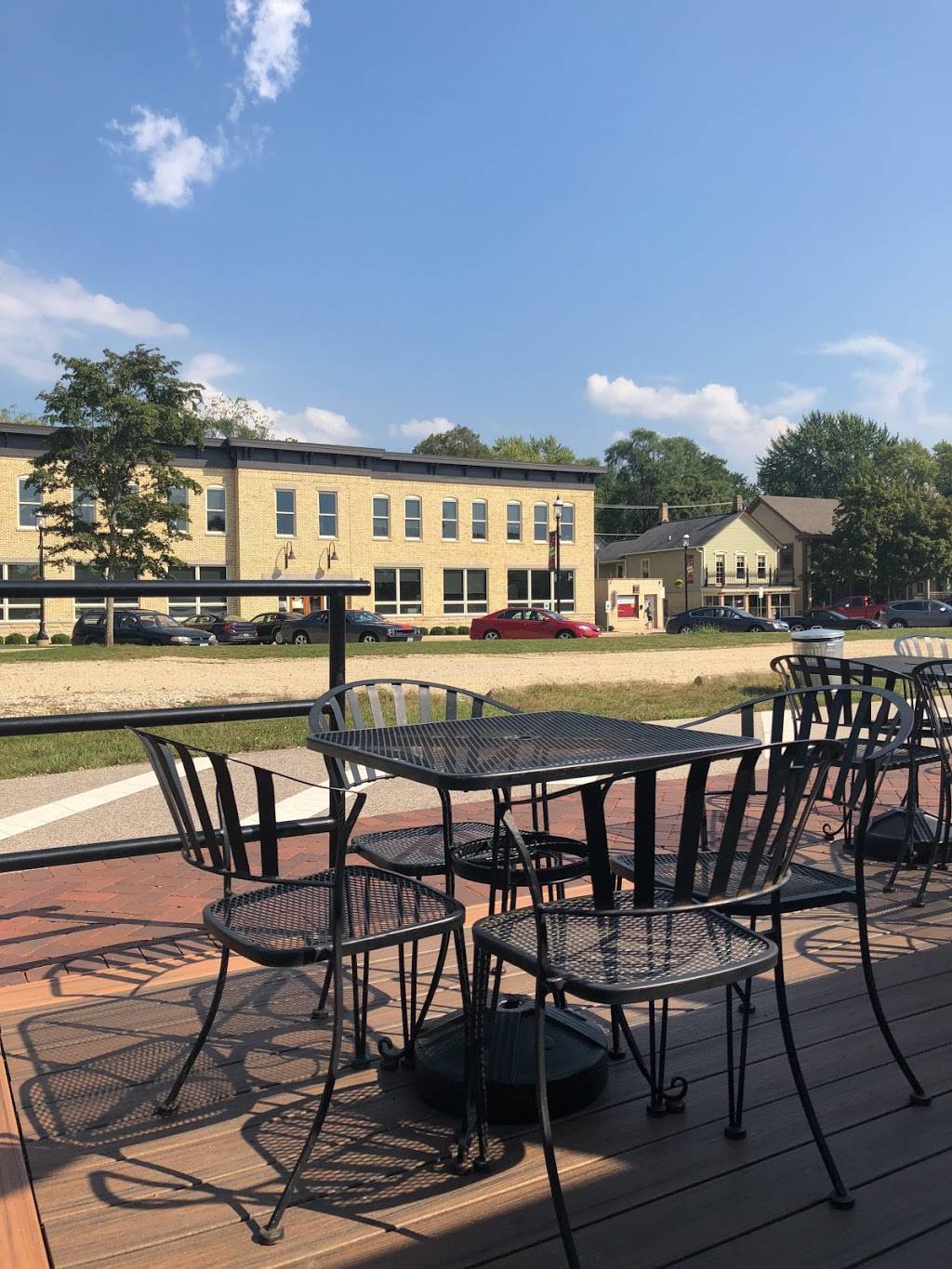 Dukes Blues n BBQ | restaurant | 112 Railroad St, East Dundee, IL 60118, USA | 2245872677 OR +1 224-587-2677