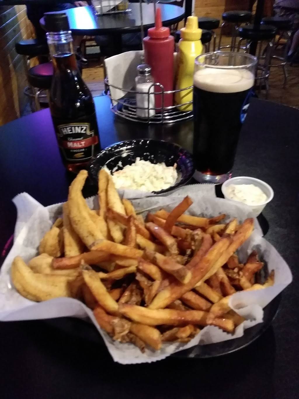 Lees Sports & Spirits | restaurant | 209 W Bigelow Ave, Plain City, OH 43064, USA | 6148730780 OR +1 614-873-0780