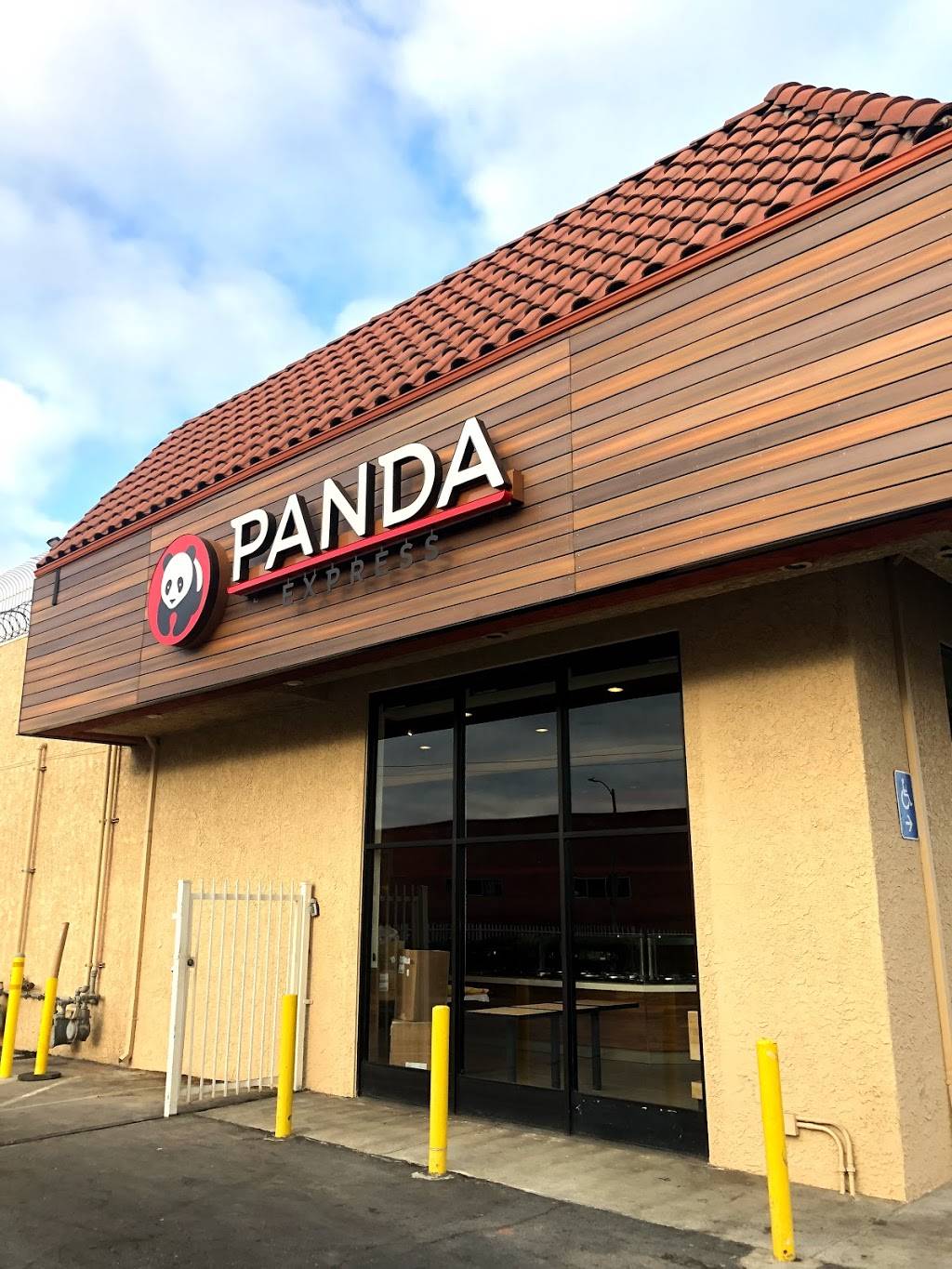 Panda Express | restaurant | 524 E Washington Blvd, Los Angeles, CA 90011, USA | 2132617118 OR +1 213-261-7118