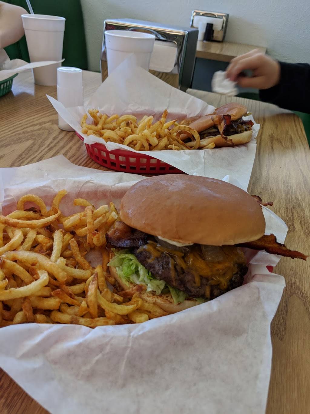 Ricks Old Fashioned Burgers | restaurant | 11620 Plano Rd, Dallas, TX 75243, USA | 2143488400 OR +1 214-348-8400