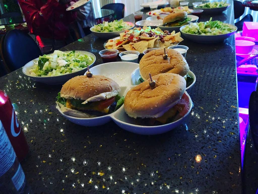 Rumors Bar Bistro | restaurant | 7163 Yonge St Unit 103, Thornhill, ON L3T 2A9, Canada | 2895974678 OR +1 289-597-4678