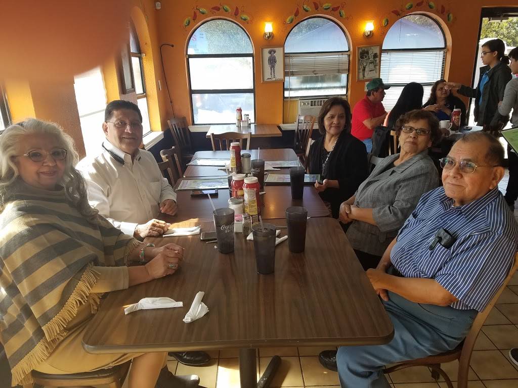 Zapatas Mexican Restaurant | restaurant | 1808 W 2nd St, Taylor, TX 76574, USA | 5123523995 OR +1 512-352-3995