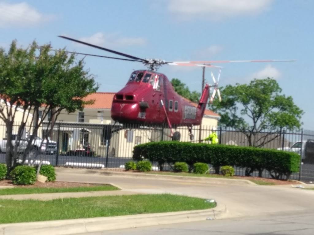 Whataburger | restaurant | 2401 W Berry St, Fort Worth, TX 76110, USA | 8179246681 OR +1 817-924-6681