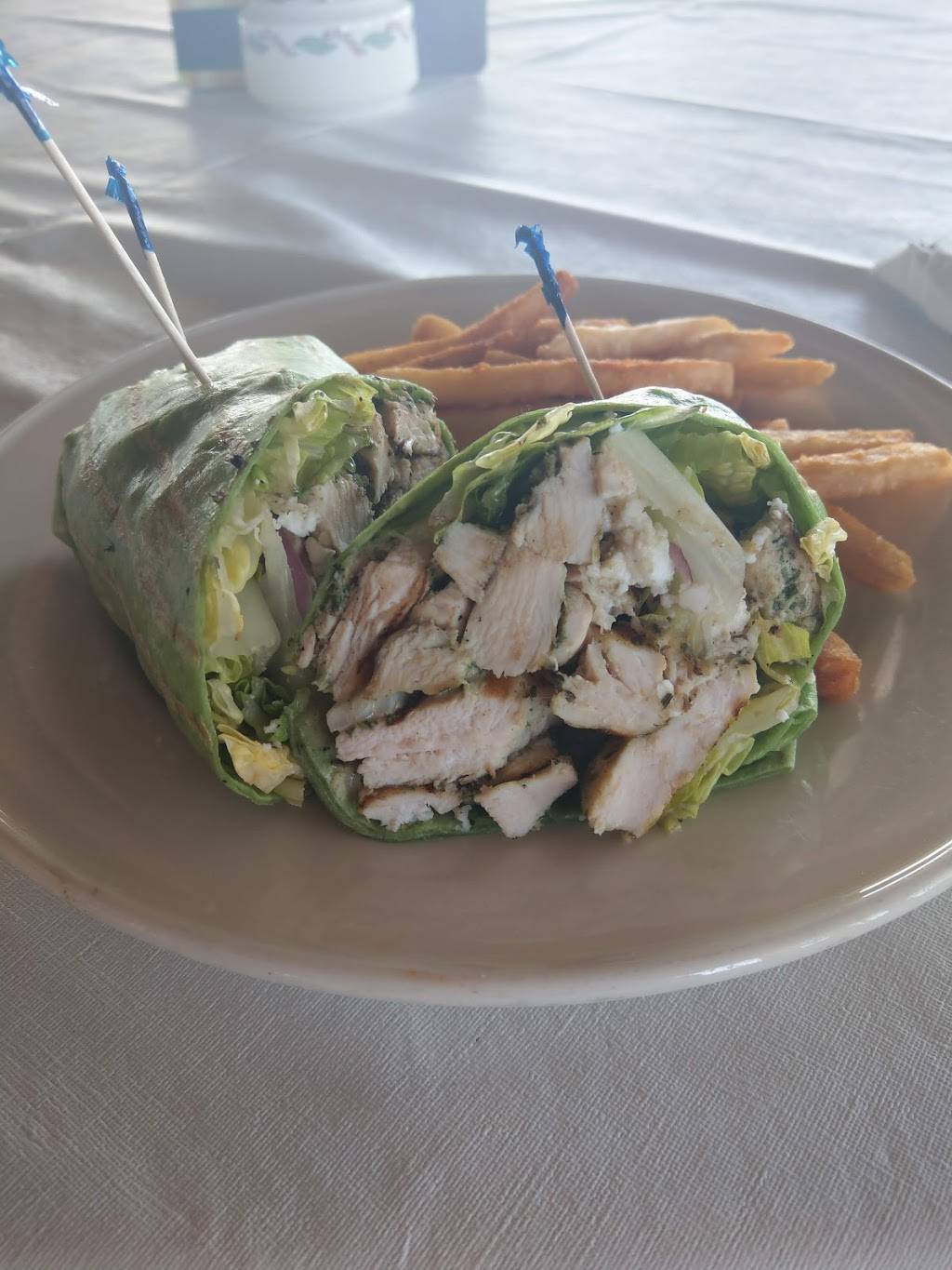 Flynns Fire Island | restaurant | 1 Cayuga St, Ocean Beach, NY 11770, USA | 6315835000 OR +1 631-583-5000