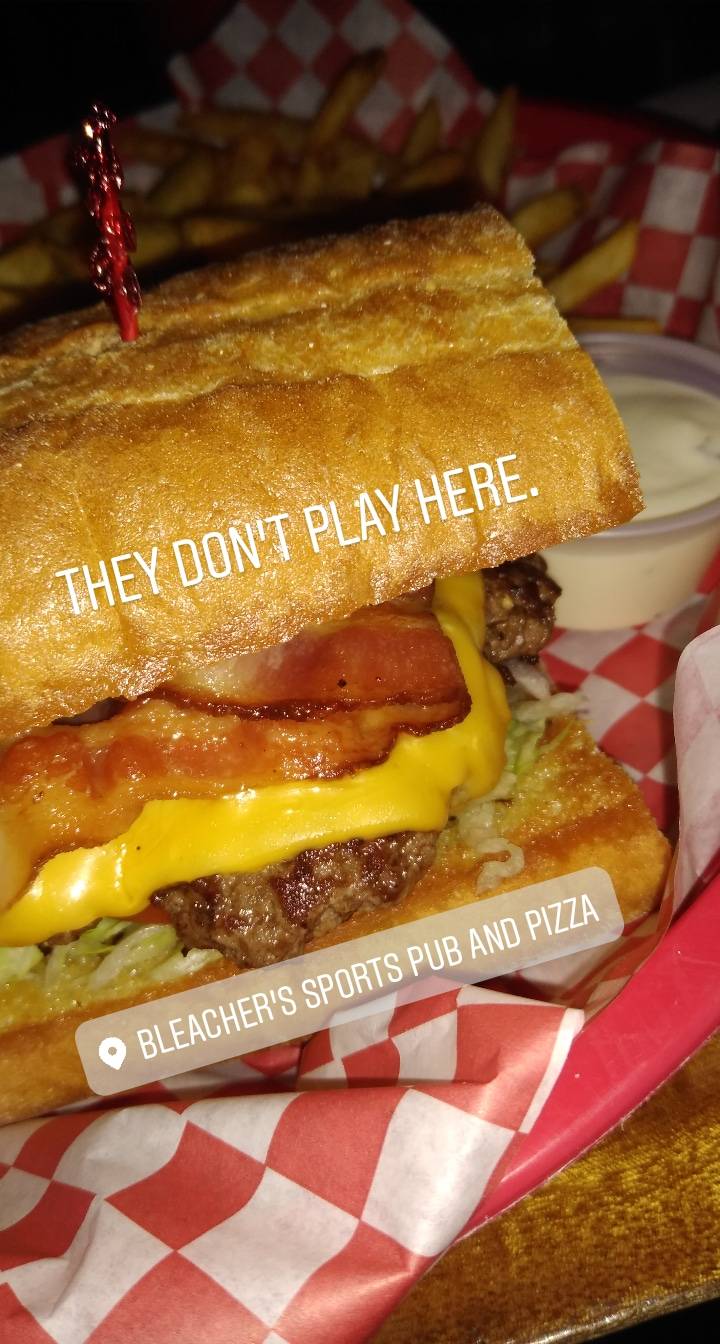 Bleachers Pub | restaurant | 8560 Greenwood Ave N, Seattle, WA 98103, USA | 2067839919 OR +1 206-783-9919