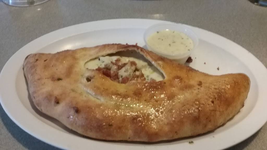 Capones Pizza | restaurant | 7201 Arlington Ave, Riverside, CA 92503, USA | 9516893520 OR +1 951-689-3520