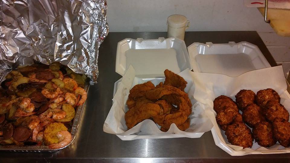 Phillips Seafood | restaurant | 115 Carter St, Hinesville, GA 31313, USA | 9128762722 OR +1 912-876-2722