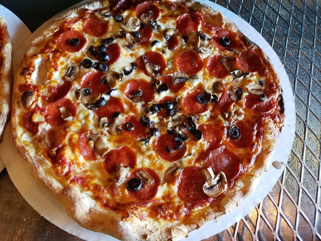 CJs Italian Restaurant | restaurant | 405 Mallery St, St Simons, GA 31522, USA | 9126342711 OR +1 912-634-2711