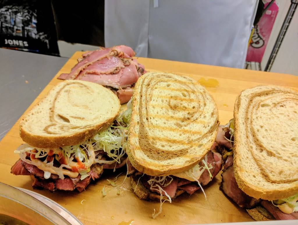 East Meats West Halal | restaurant | 2399 Cawthra Rd, Mississauga, ON L5A 2W9, Canada | 9052790361 OR +1 905-279-0361