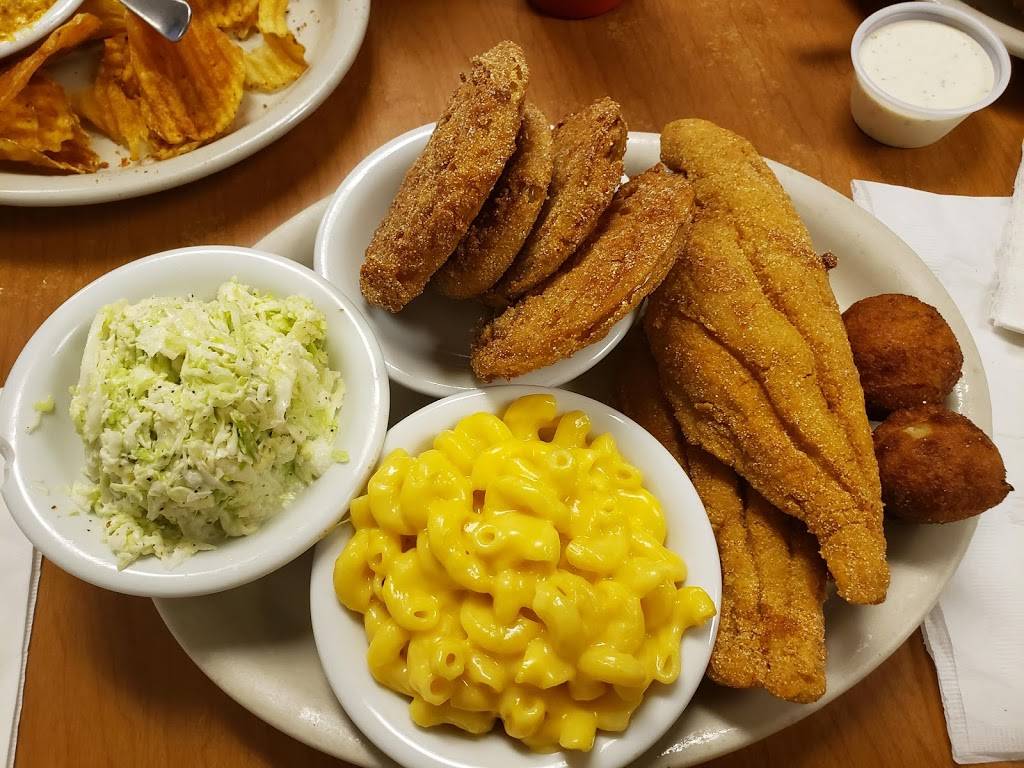 Blue & White | restaurant | 1355 US-61, Tunica, MS 38676, USA | 6623631371 OR +1 662-363-1371