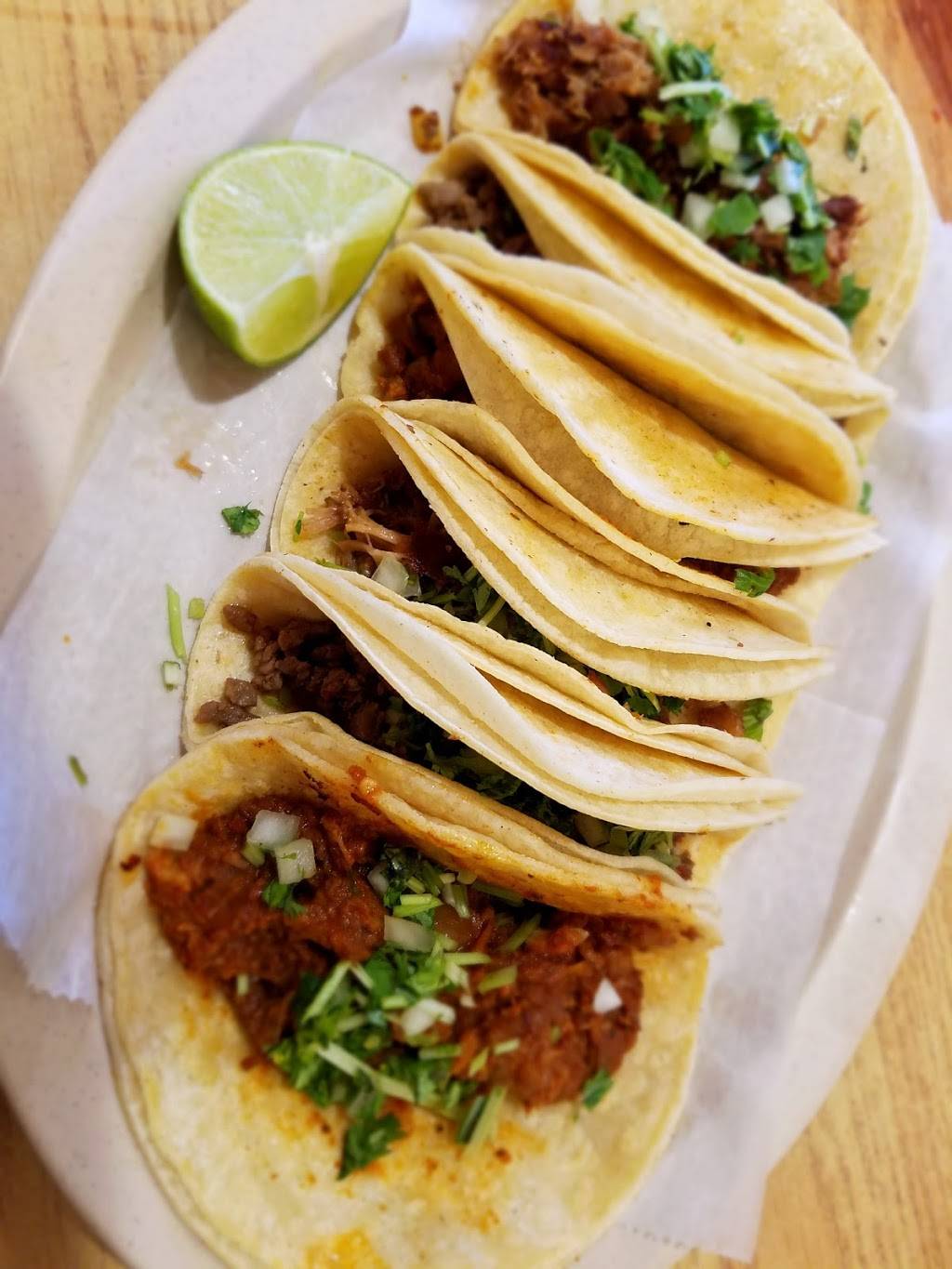 Taqueria El Amigo | restaurant | 196 Willow St, Waltham, MA 02453, USA | 7816427410 OR +1 781-642-7410