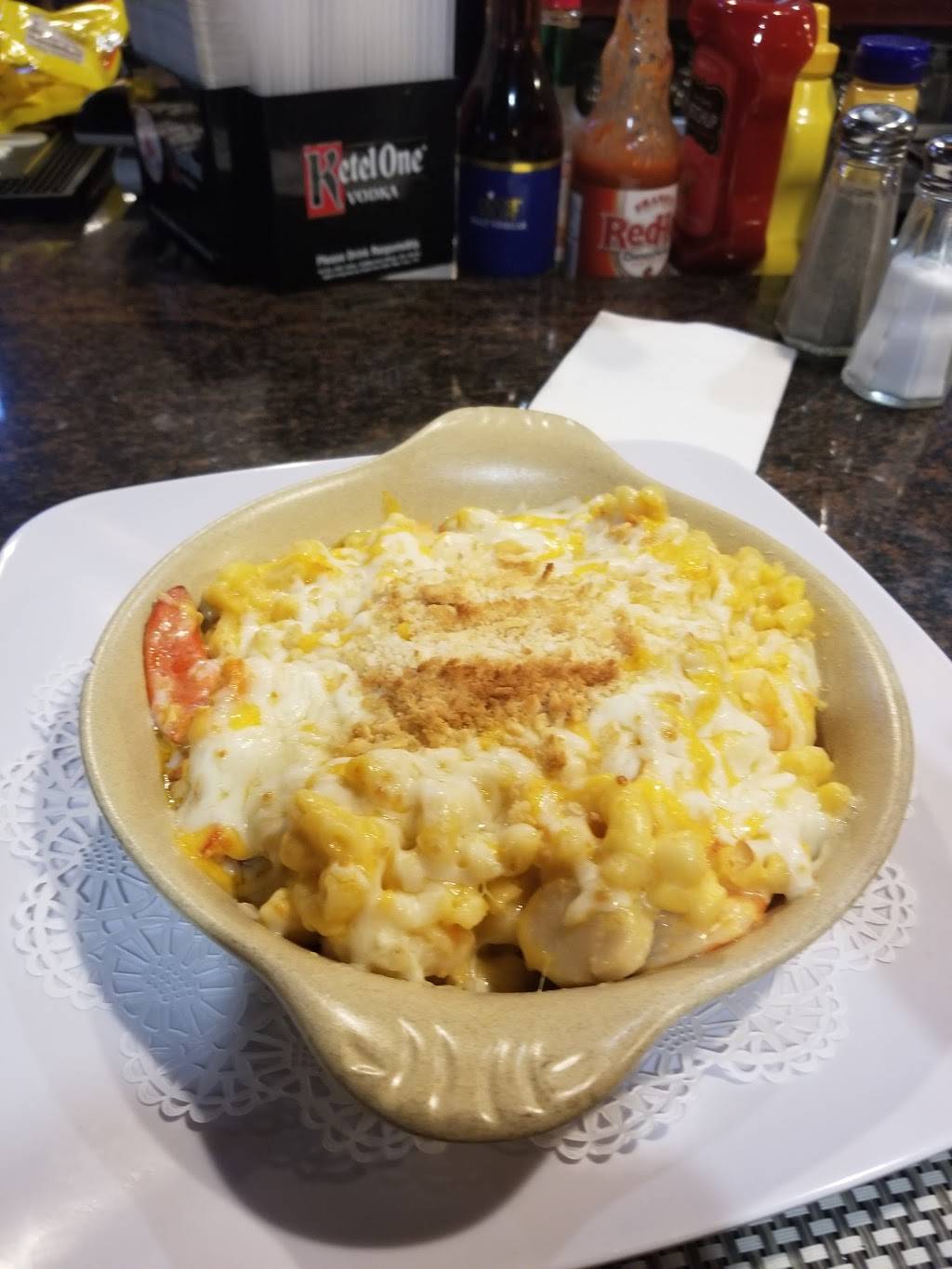 Top Shelf Bar & Grill | restaurant | 1825 Acushnet Ave, New Bedford, MA 02746, USA | 7742022071 OR +1 774-202-2071