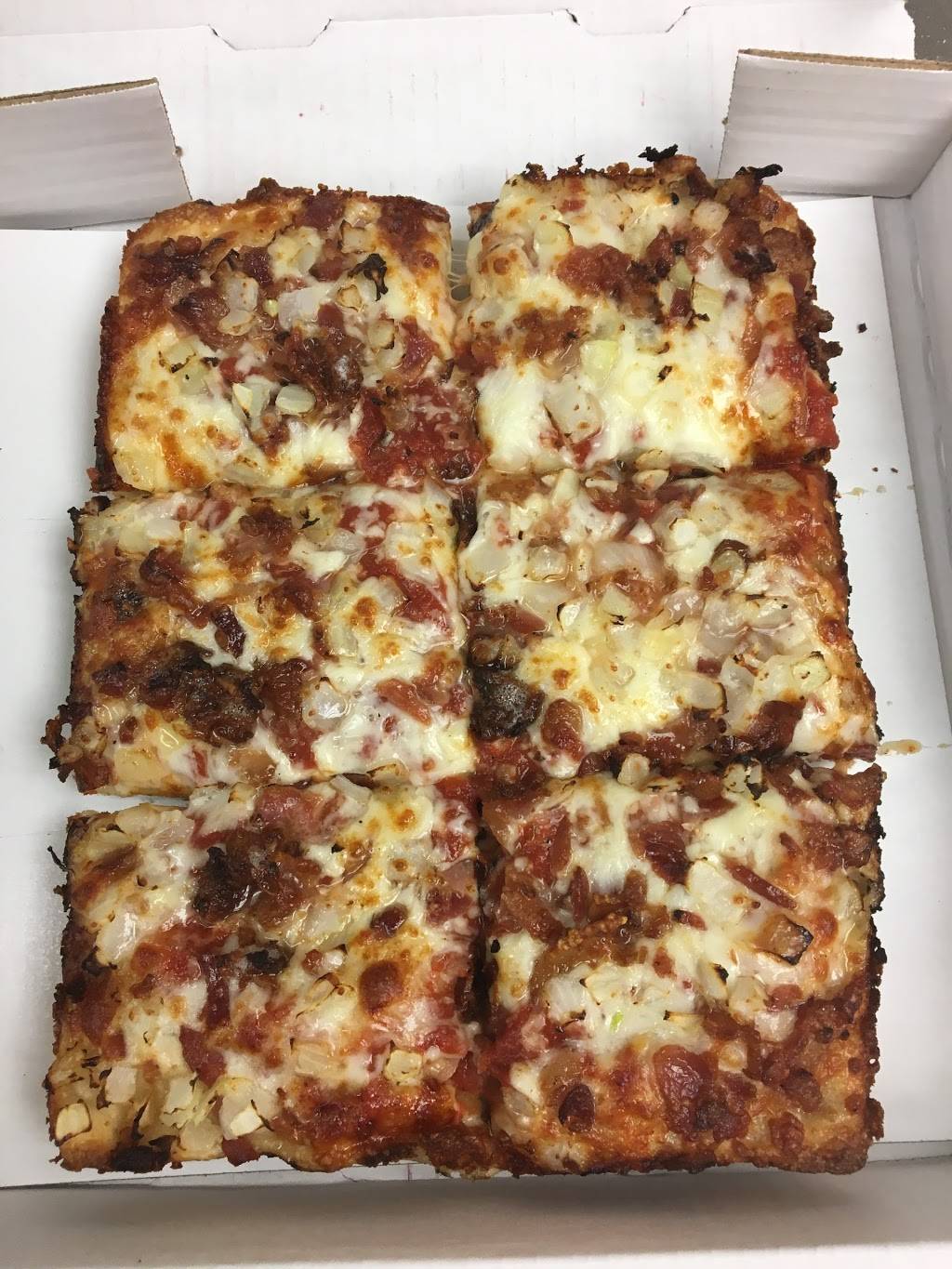 Carlos Pizza | restaurant | 35415 Jefferson Ave, Harrison Charter Township, MI 48045, USA | 5867920049 OR +1 586-792-0049