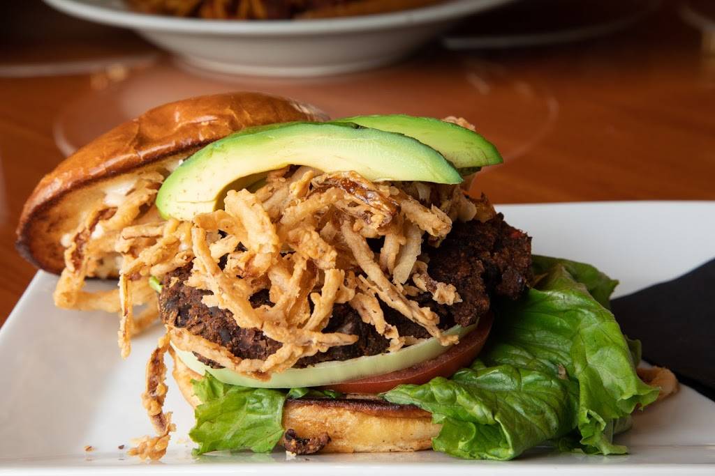 Little Tails Bar & Grill | restaurant | 840 S Waukegan Rd #113, Lake Forest, IL 60045, USA | 8472352908 OR +1 847-235-2908