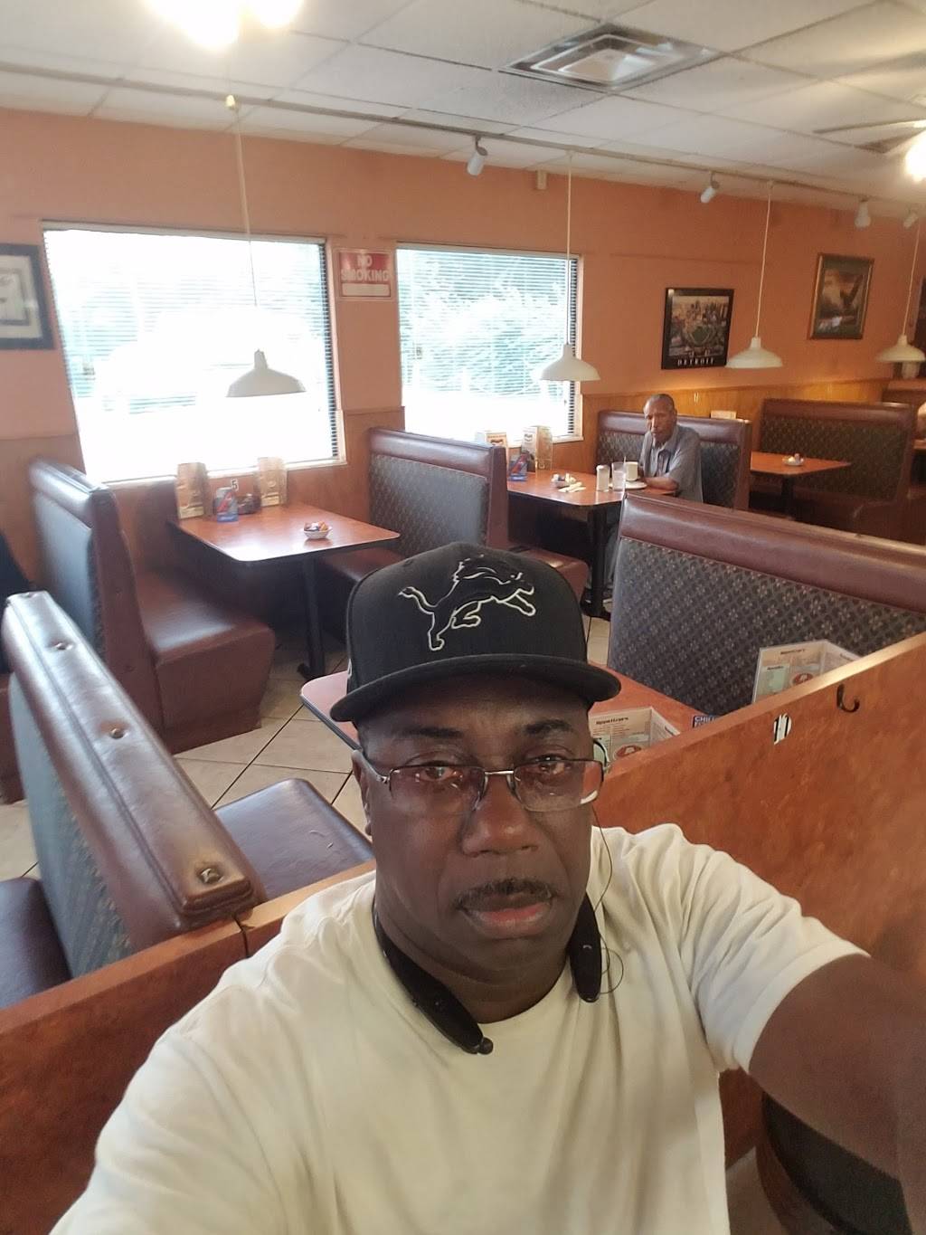 Petes Grill | restaurant | 1400 Outer Dr E, Detroit, MI 48234, USA | 3133669003 OR +1 313-366-9003