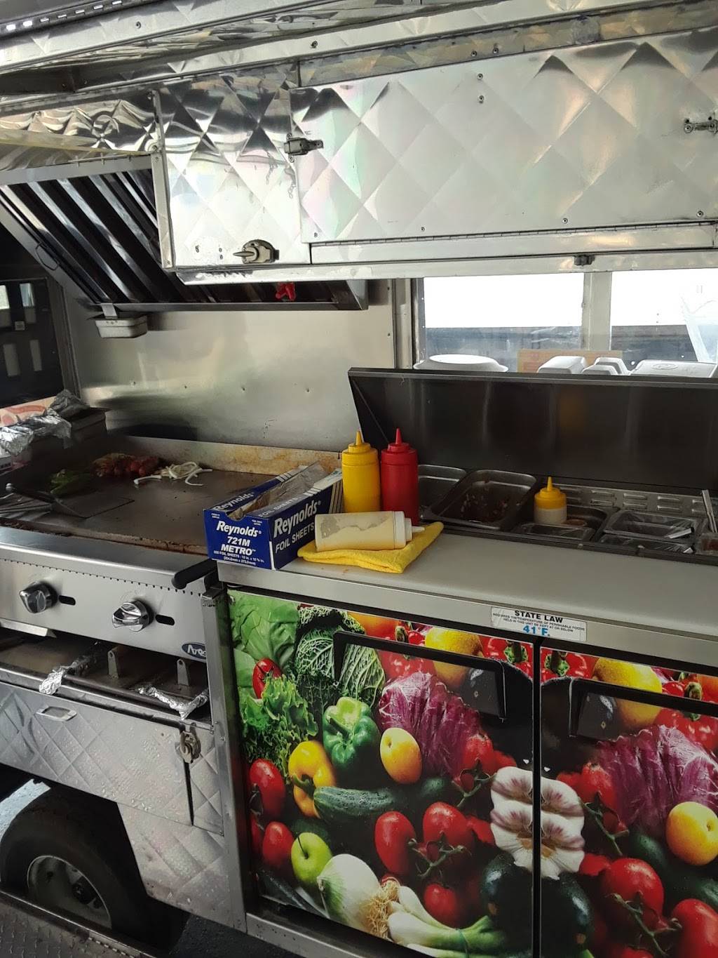 VIP Hot Dogs | restaurant | 883 E Pico Blvd, Los Angeles, CA 90021, USA | 3236299042 OR +1 323-629-9042