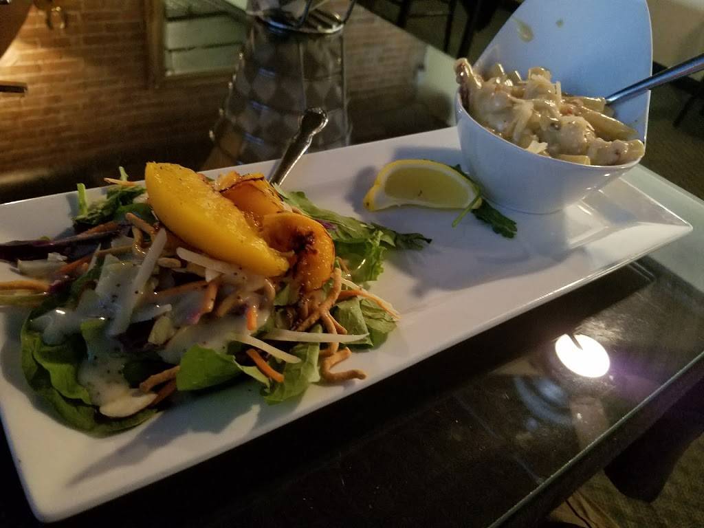 Magnolias Restaurant & Catering | restaurant | 130 N Lafayette St, Macomb, IL 61455, USA | 3098332725 OR +1 309-833-2725