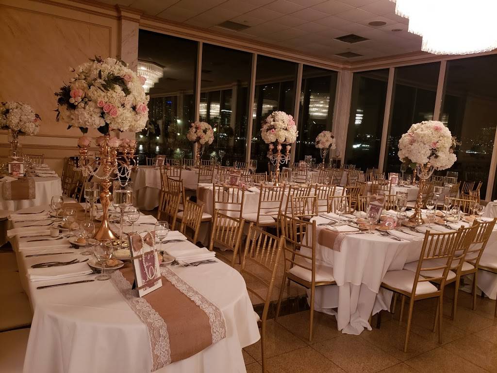 Giando on the Water | restaurant | 400 Kent Ave, Brooklyn, NY 11249, USA | 7183877000 OR +1 718-387-7000