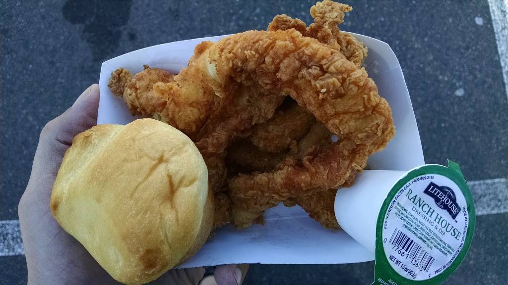 Ezells Famous Chicken | restaurant | 2300 N 45th St #6906, Seattle, WA 98103, USA | 2064535250 OR +1 206-453-5250