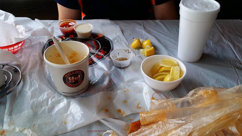 Hot N Juicy Crawfish | restaurant | 15972 S Euclid St, Fountain Valley, CA 92708, USA | 7147754465 OR +1 714-775-4465