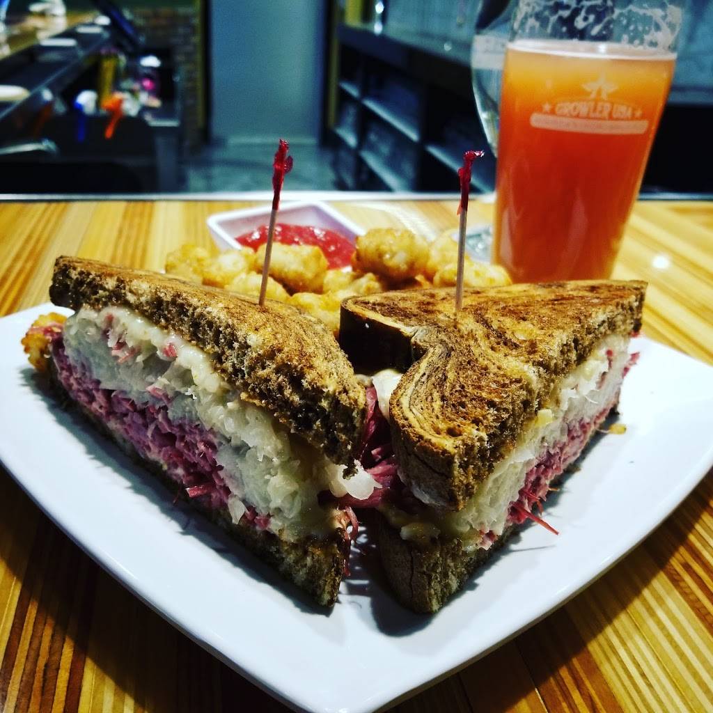 Growler USA | restaurant | 5415 E High St #101, Phoenix, AZ 85054, USA | 4804544354 OR +1 480-454-4354