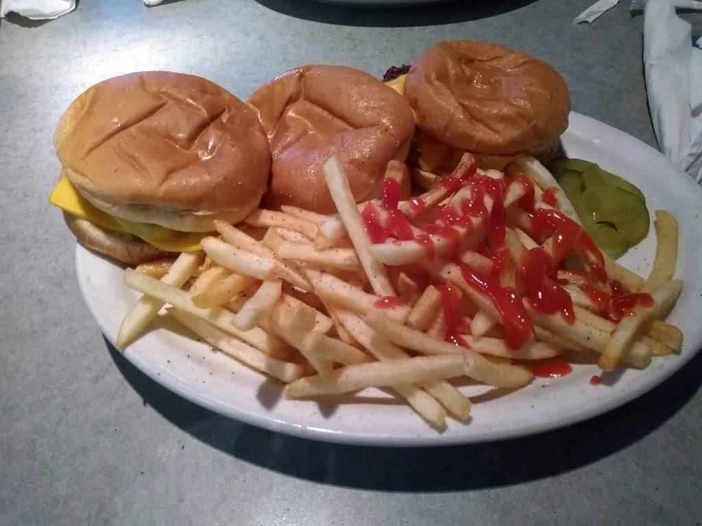 Louies Towne Grille | restaurant | 79 N Main St, Mt Clemens, MI 48043, USA | 5864770818 OR +1 586-477-0818