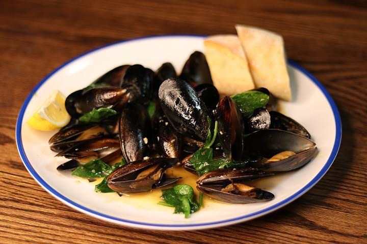 Barley’s Backyard | restaurant | 722 S Broadway, Baltimore, MD 21231, USA | 4103424222 OR +1 410-342-4222