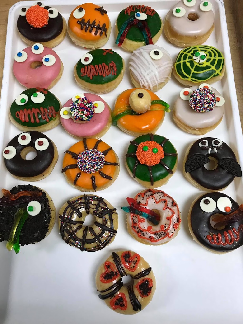 Donut Worry | bakery | 248 E Crogan St, Lawrenceville, GA 30046, USA | 4048005328 OR +1 404-800-5328