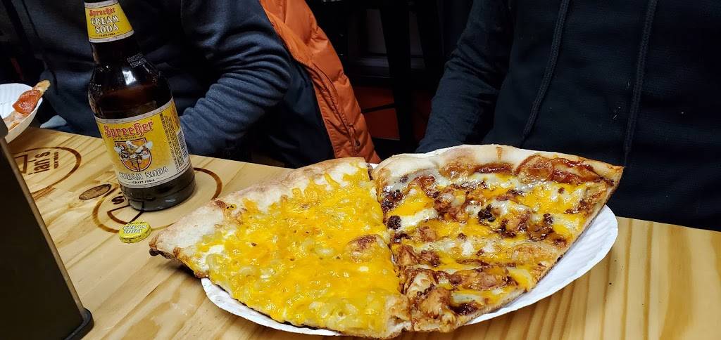 Ians Pizza Milwaukee | Story Hill | restaurant | 5300 W Bluemound Rd, Milwaukee, WI 53208, USA | 4147279200 OR +1 414-727-9200