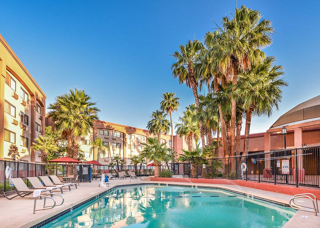 Cabos Restaurant and Lounge | night club | 777 N Pinal Ave, Casa Grande, AZ 85122, USA | 5204263500 OR +1 520-426-3500