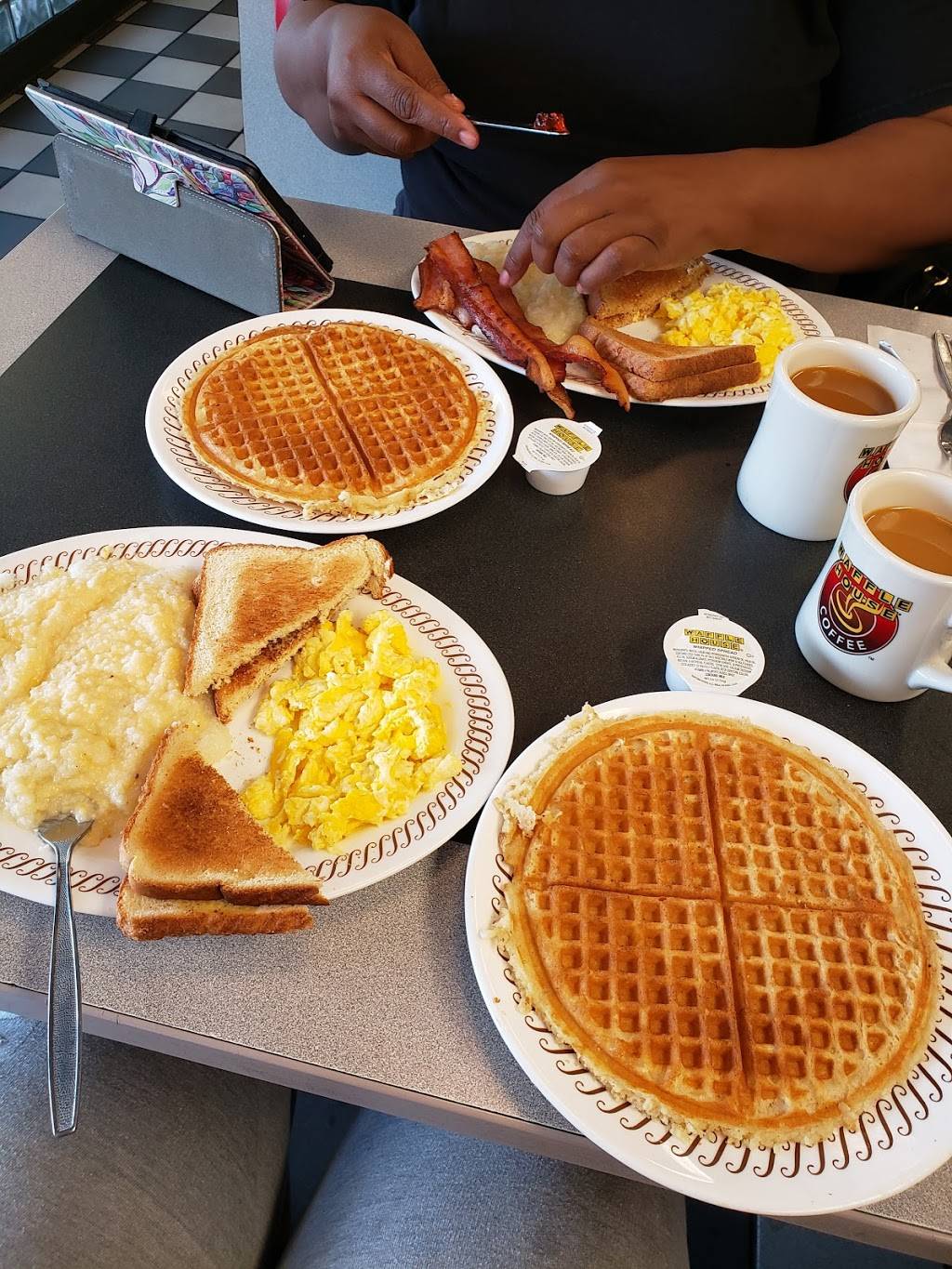 Waffle House | meal takeaway | 7800 Senoia Rd, Fairburn, GA 30213, USA | 7709643988 OR +1 770-964-3988