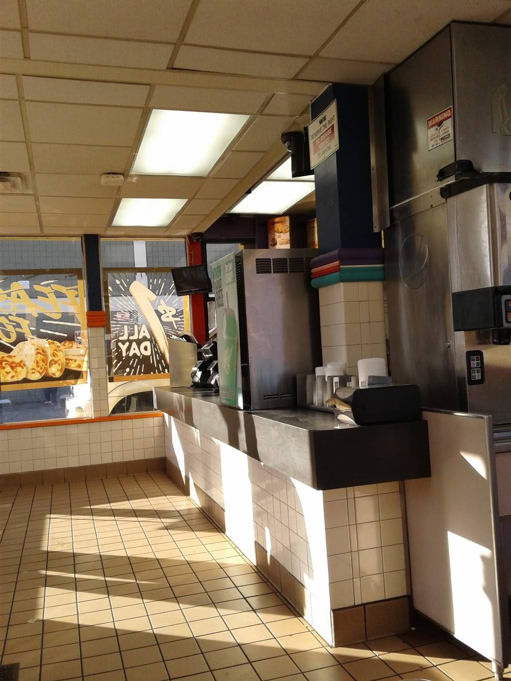 Taco Bell | meal takeaway | 6921 Topanga Canyon Blvd, Canoga Park, CA 91303, USA | 8183400097 OR +1 818-340-0097