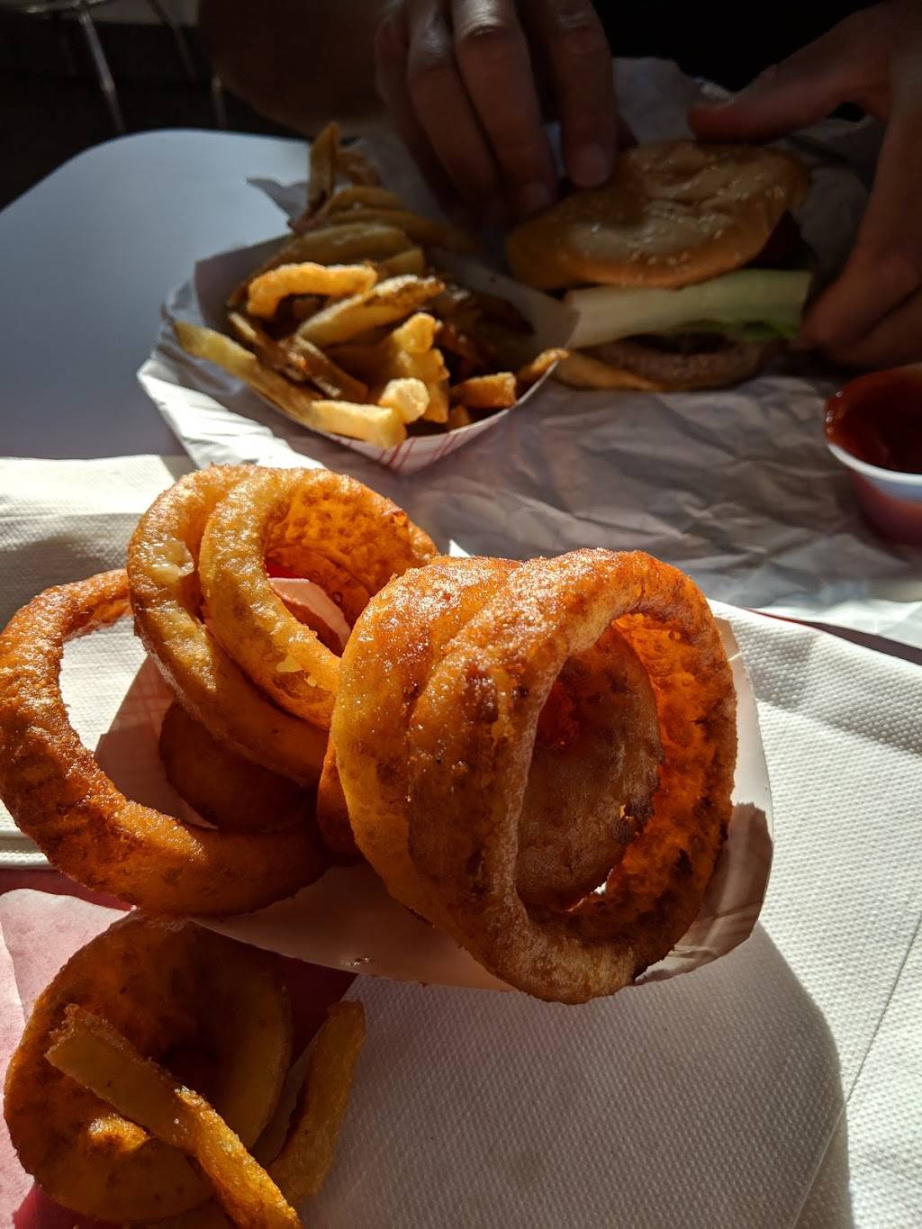 Gs Burgers | restaurant | 778 New Haven Rd, Naugatuck, CT 06770, USA | 2037237771 OR +1 203-723-7771