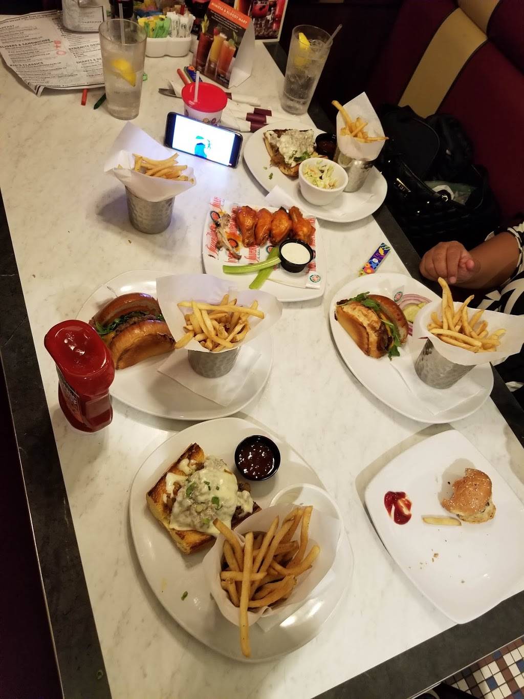 Silver Diner- Frederick | restaurant | 5120 Buckeystown Pike, Frederick, MD 21704, USA | 3016949501 OR +1 301-694-9501