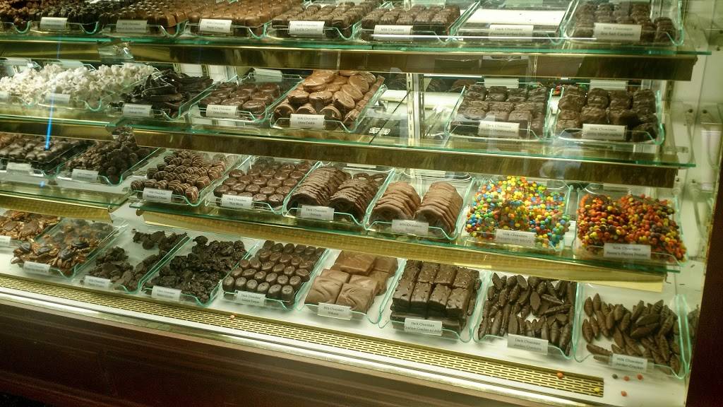 Krischs | restaurant | 11 Central Ave, Massapequa, NY 11758, USA | 5167973149 OR +1 516-797-3149