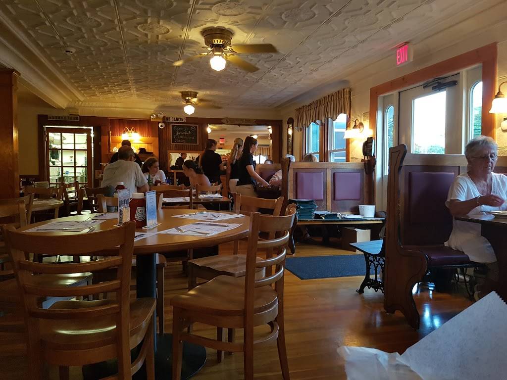 The Sagamore Inn Restaurant | restaurant | 1131 Sandwich Rd, Sagamore, MA 02561, USA | 5088889707 OR +1 508-888-9707