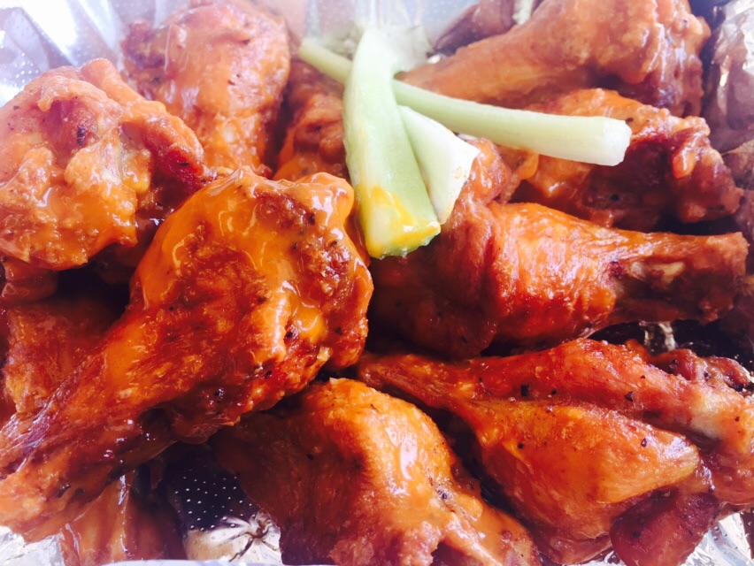Momos Wings and Things | restaurant | 2662 SpringHill Ave, Mobile, AL 36607, USA | 2514089938 OR +1 251-408-9938