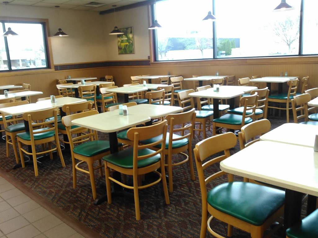 Wendys | restaurant | 328 Queen St, Southington, CT 06489, USA | 8607361162 OR +1 860-736-1162