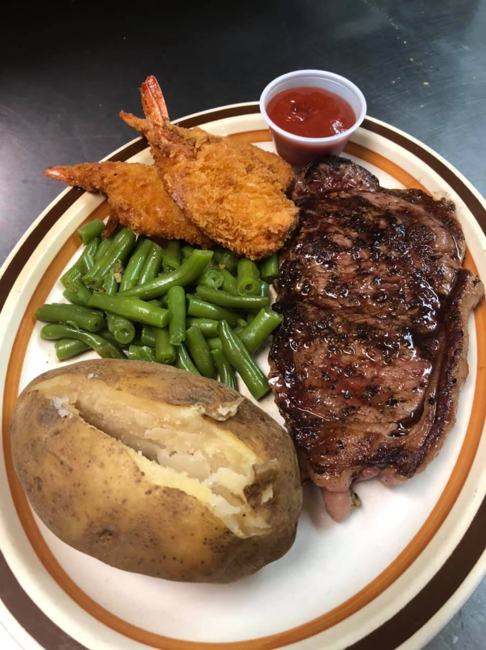 Silverado’s | restaurant | 112 2nd St, Piqua, KS 66761, USA | 6204682132 OR +1 620-468-2132