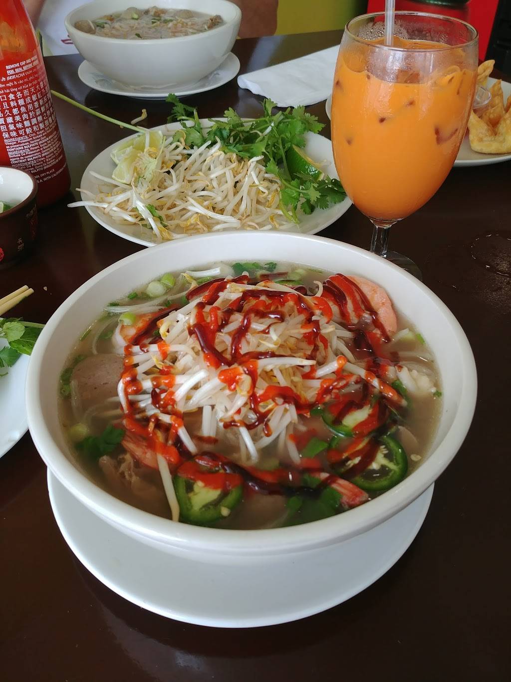 Van Thong Chinese-Vietnamese | restaurant | 2049, 2114, W Davis St, Conroe, TX 77304, USA | 9367568760 OR +1 936-756-8760