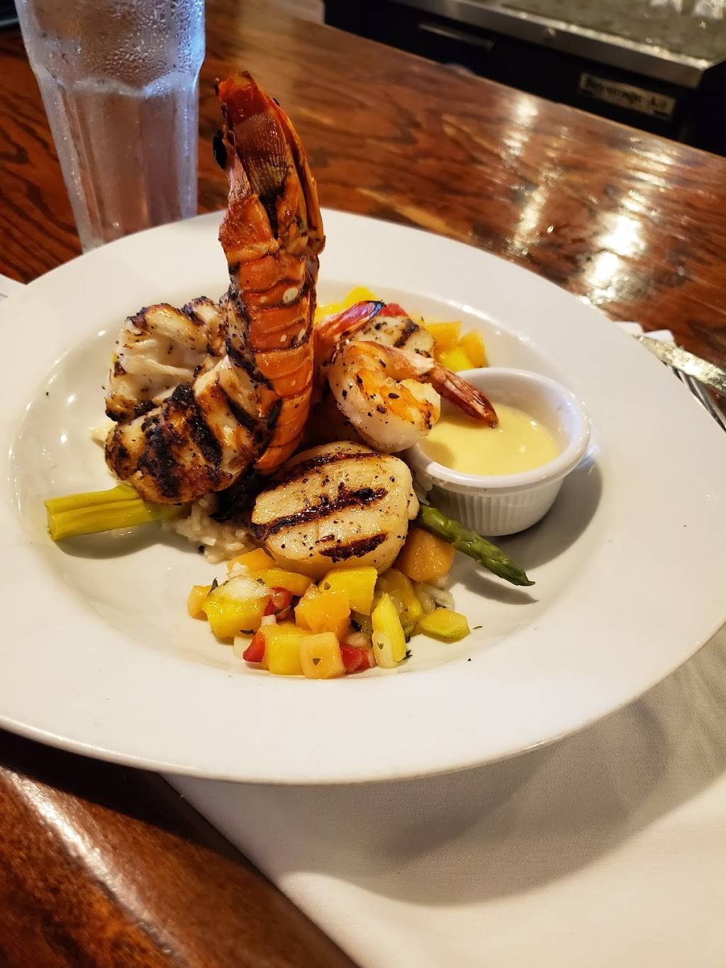 J&J Seafood Bar and Grill | restaurant | 634 E Atlantic Ave, Delray Beach, FL 33483, USA | 5612723390 OR +1 561-272-3390