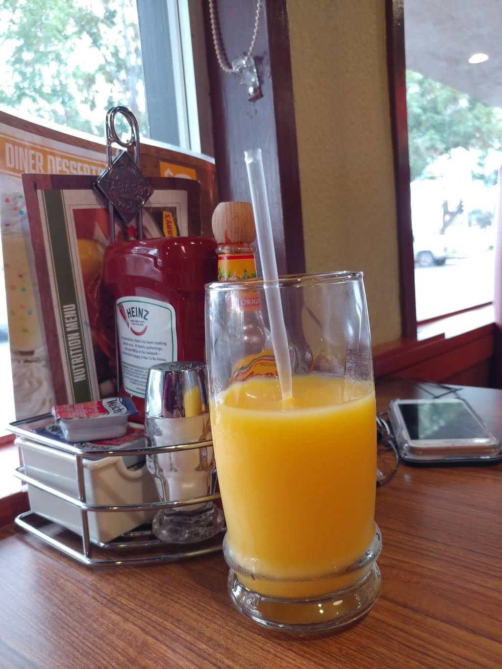 Dennys | restaurant | 540 W Vista Way, Vista, CA 92083, USA | 7608060081 OR +1 760-806-0081