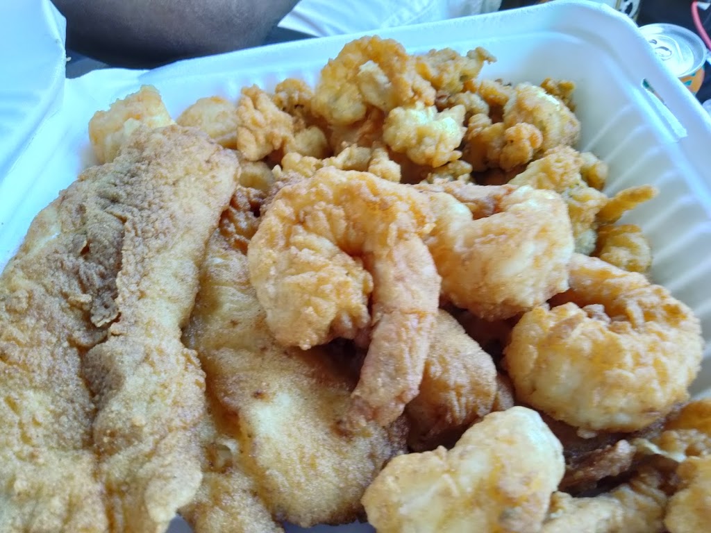 Knuckle Heads Bar & Grill | restaurant | 85 MacArthur Dr, New Bedford, MA 02740, USA | 5089840008 OR +1 508-984-0008