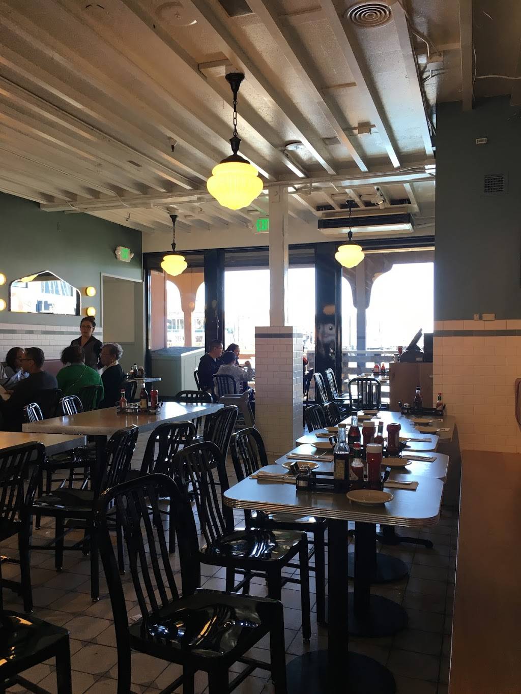 Cafe 8 | restaurant | 2829 Taylor St, San Francisco, CA 94133, USA | 4153591200 OR +1 415-359-1200